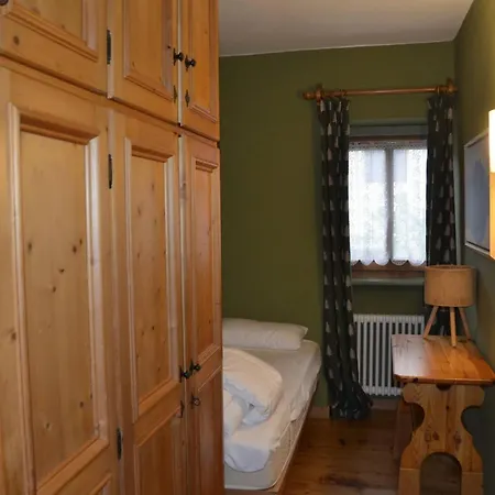 Apartment With Three Bedrooms And Garden In