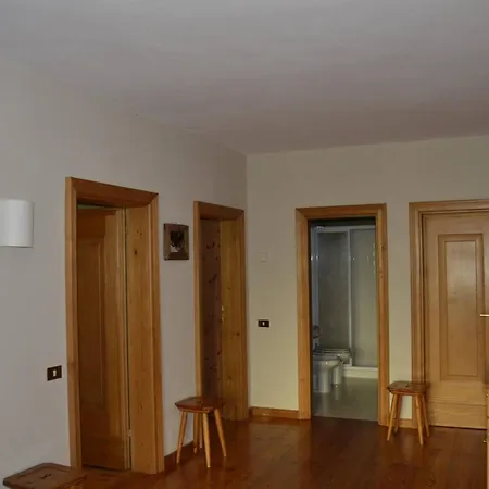 Apartment With Three Bedrooms And Garden In