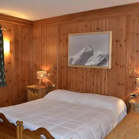 Apartment With Three Bedrooms And Garden In Chiave