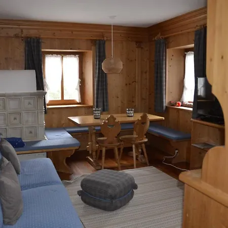 With Three Bedrooms And Garden In Apartment *